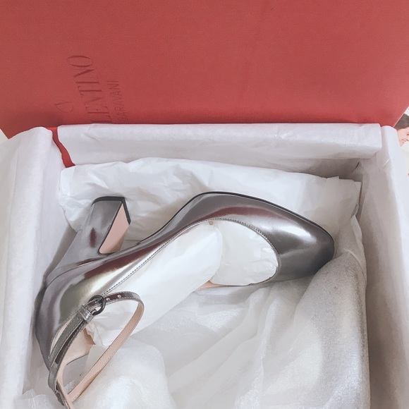 SOLD NWT VALENTINO GARAVANI Tango Leather Pumps - Picture 7 of 8